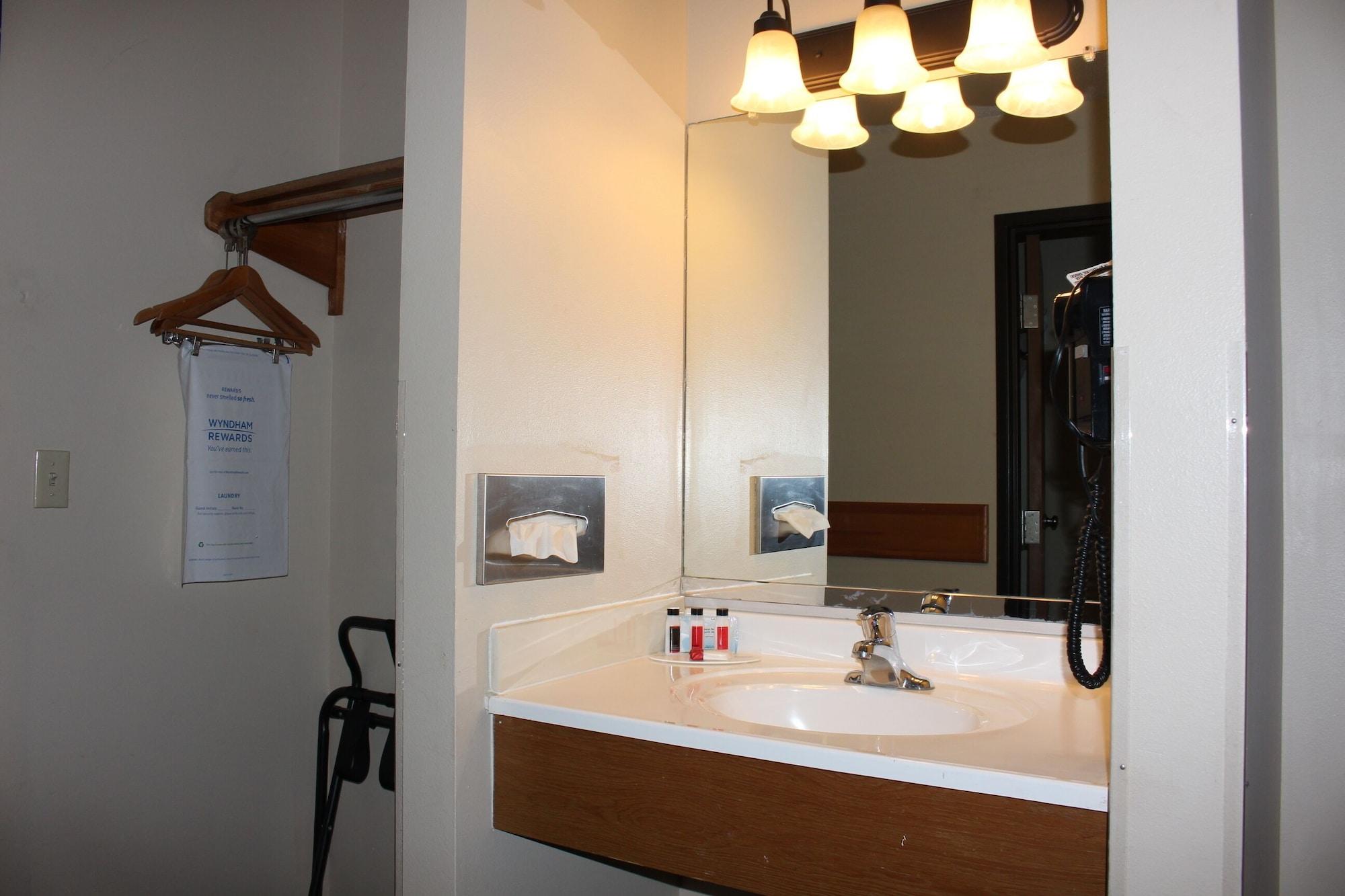 ซูเปอร์ 8 บาย วินด์แฮม แชมเบอร์เลน เซาท์ดาโคตา Hotel เชมเบอร์เลน ภายนอก รูปภาพ